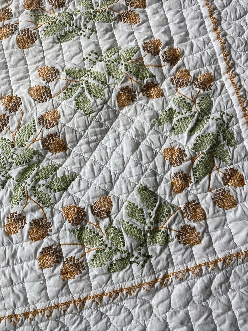 Hand-Quilted Floral Vine Quilt in Cream and Green Vintage 1960s